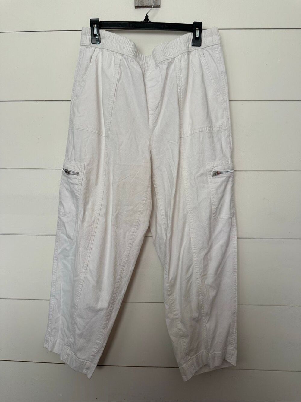 Chico’s Women’s 2.5 White Cargo Pants Joggers